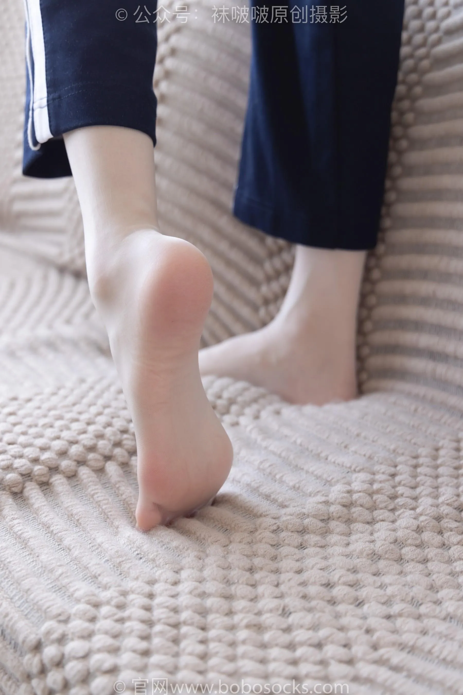 [BoBoSocks袜啵啵]NO.207 稚予-aj板鞋、白棉袜、油亮白丝、校服裤里丝[23] [53P]插图1